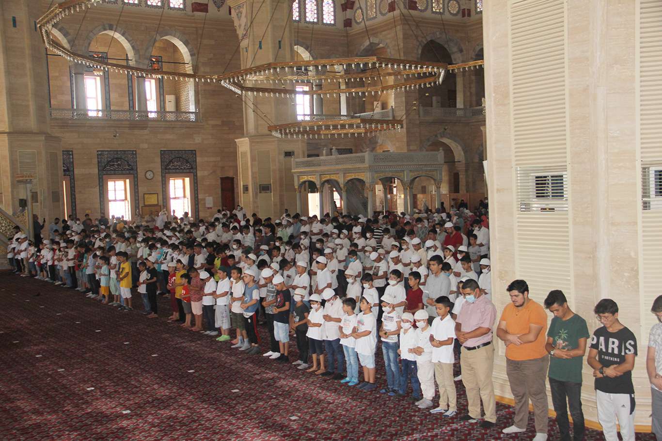 Adana'da yüzlerce çocuk "Hayat Namazla Güzeldir" etkinliğine katıldı